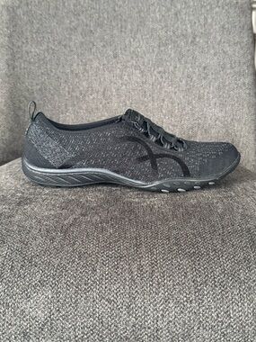 Skechers Women’s Relaxed Fit Breathe-Easy Shoes Size 7